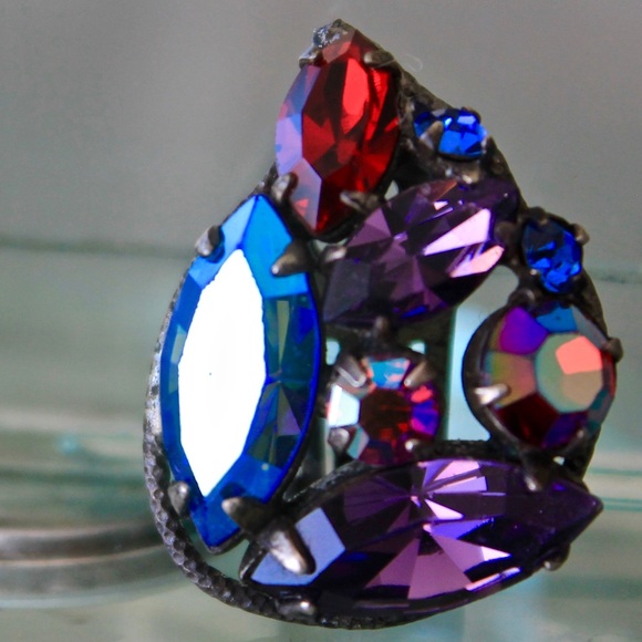 REGENCY EARRINGS CLIP ON VINTAGE PURPLE RED CRYSTALS PEWTER 1950’s - Picture 4 of 8